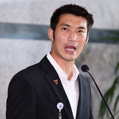 Thanathorn Defends Criticism vs Virus Jab