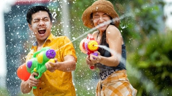 songkran water splashing thais